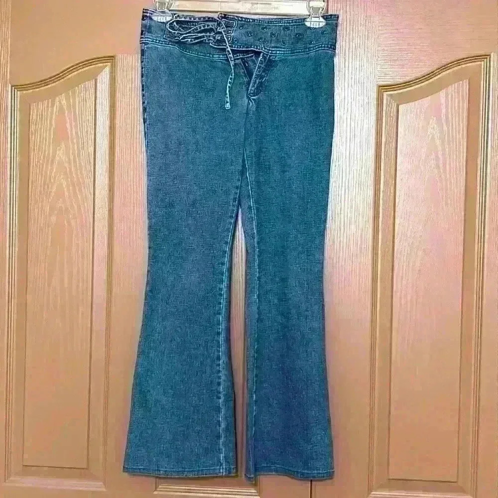 Rare Y2K lace-up jeans by Dumani stone washed junior size 7/8 flare jeans